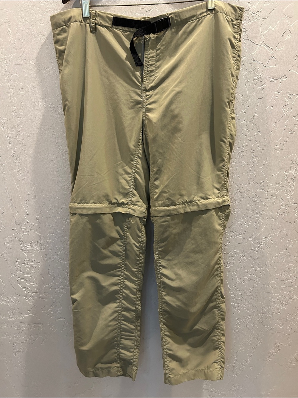 TravelSmith convertible zip-off pants, labeled men’s M but closer to large.